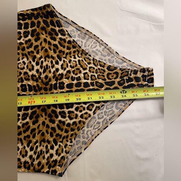 Long Sleeve Leopard Print Bodysuit Size Small - Picture 9 of 12